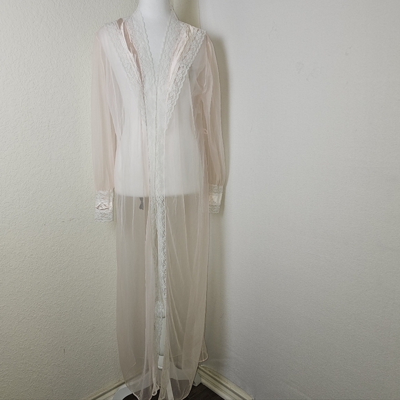 Vintage Shannon Lee New York Sheer Lace Long RobeSize Large1950s–60s Glam